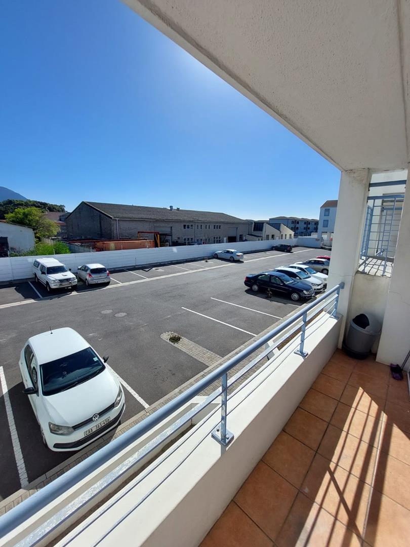 To Let 2 Bedroom Property for Rent in Lansdowne Western Cape